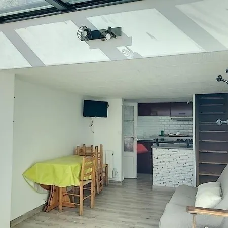 Casa vacanze House A Maison F3 Avec Cour